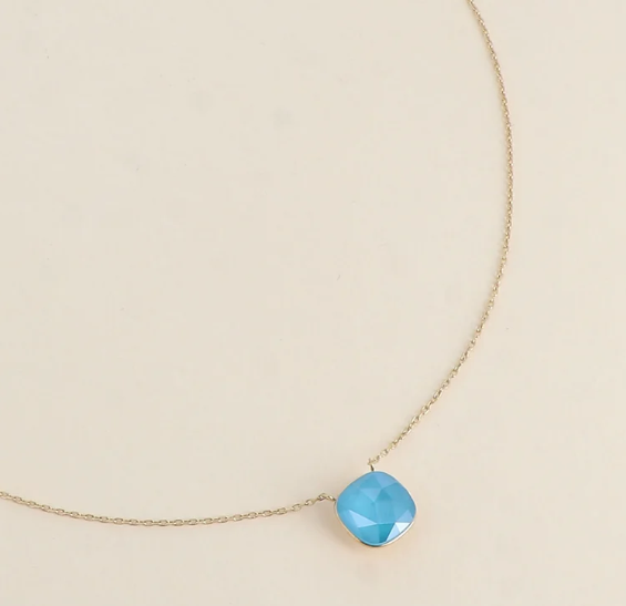 Précommande Collier avec pendentif carré en cristal de Swarovski BEA
