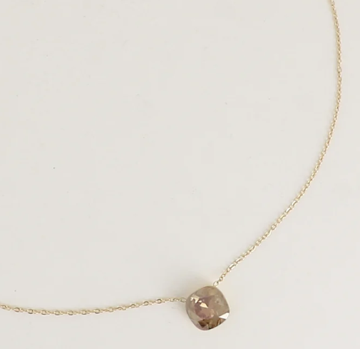 Précommande Collier avec pendentif carré en cristal de Swarovski BEA