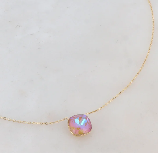 Précommande Collier avec pendentif carré en cristal de Swarovski BEA