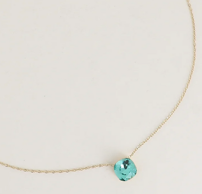 Précommande Collier avec pendentif carré en cristal de Swarovski BEA