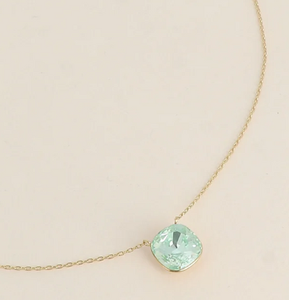 Précommande Collier avec pendentif carré en cristal de Swarovski BEA