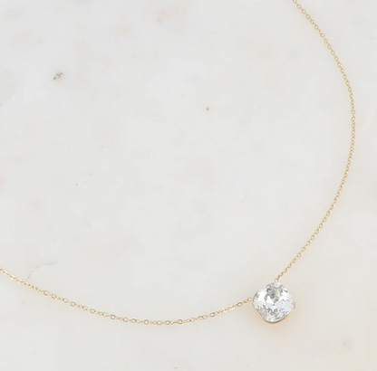 Précommande Collier avec pendentif carré en cristal de Swarovski BEA