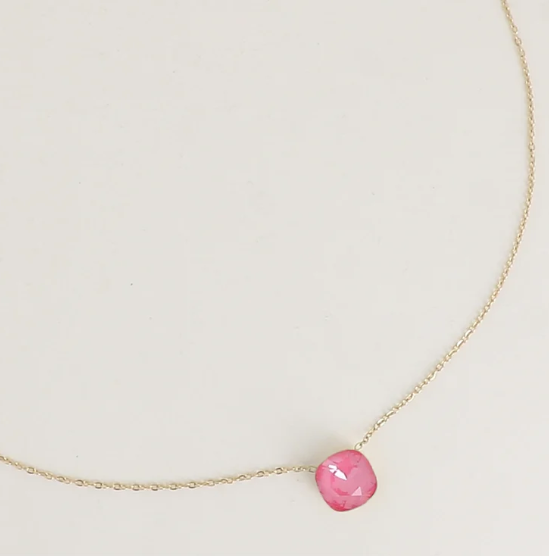 Précommande Collier avec pendentif carré en cristal de Swarovski BEA