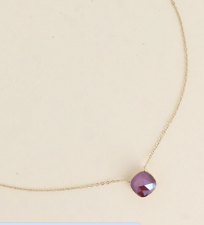 Précommande Collier avec pendentif carré en cristal de Swarovski BEA