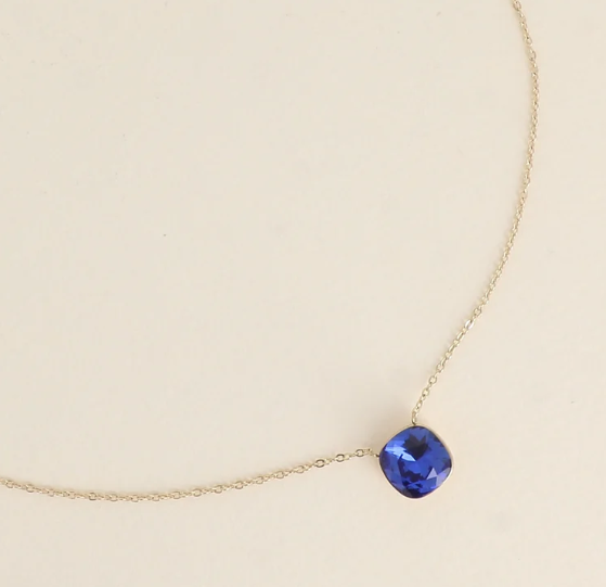 Précommande Collier avec pendentif carré en cristal de Swarovski BEA