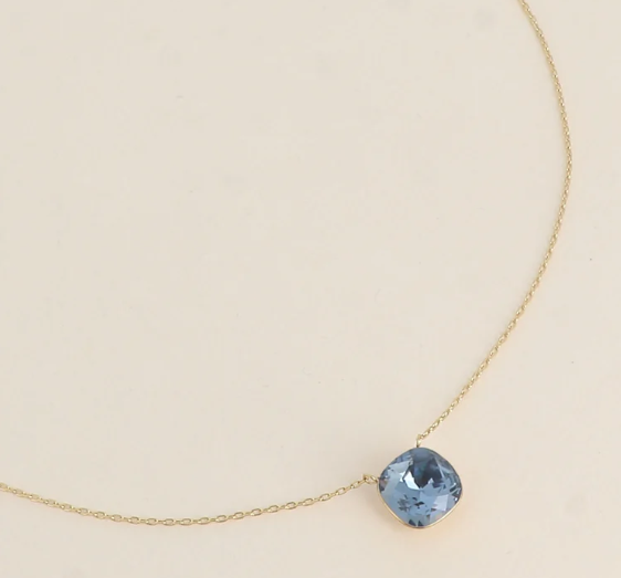 Précommande Collier avec pendentif carré en cristal de Swarovski BEA