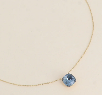 Précommande Collier avec pendentif carré en cristal de Swarovski BEA