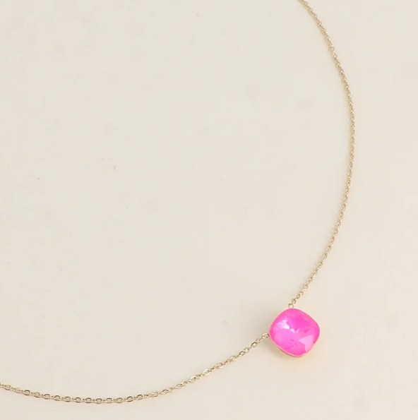 Précommande Collier avec pendentif carré en cristal de Swarovski BEA