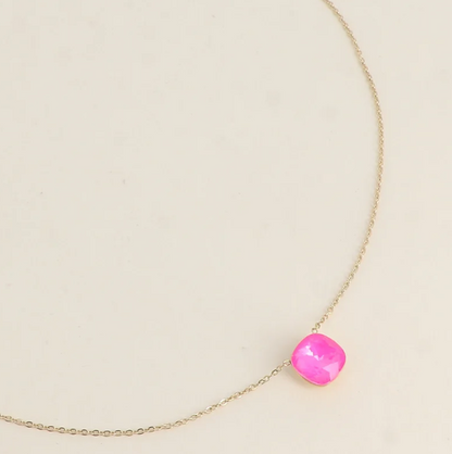 Précommande Collier avec pendentif carré en cristal de Swarovski BEA
