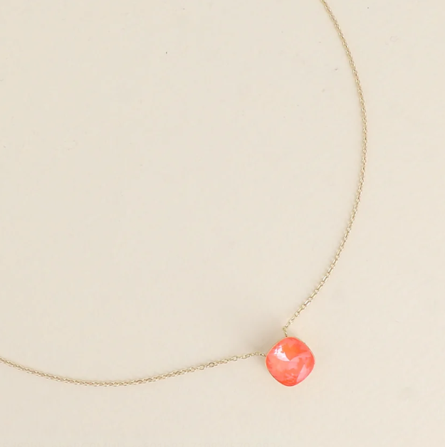 Précommande Collier avec pendentif carré en cristal de Swarovski BEA