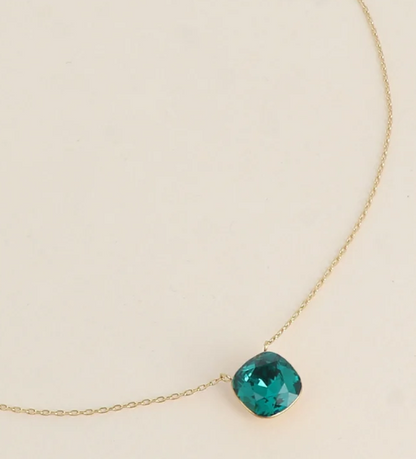 Précommande Collier avec pendentif carré en cristal de Swarovski BEA