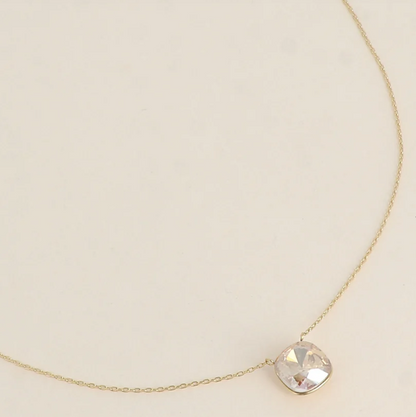Précommande Collier avec pendentif carré en cristal de Swarovski BEA