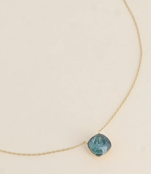 Précommande Collier avec pendentif carré en cristal de Swarovski BEA