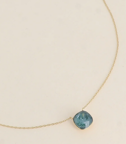 Précommande Collier avec pendentif carré en cristal de Swarovski BEA