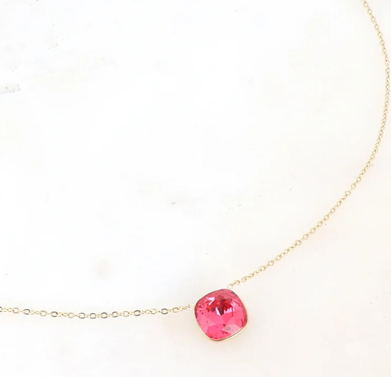 Précommande Collier avec pendentif carré en cristal de Swarovski BEA