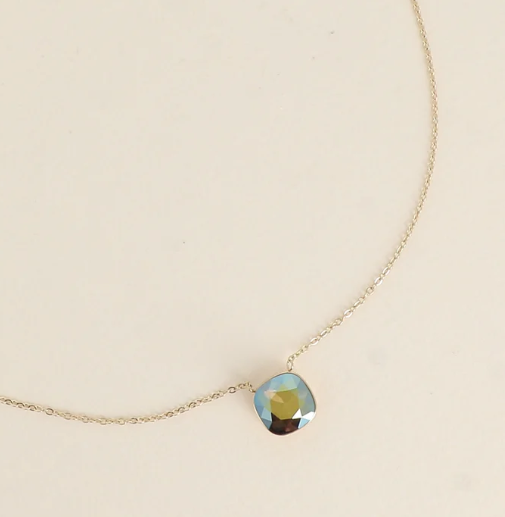Précommande Collier avec pendentif carré en cristal de Swarovski BEA