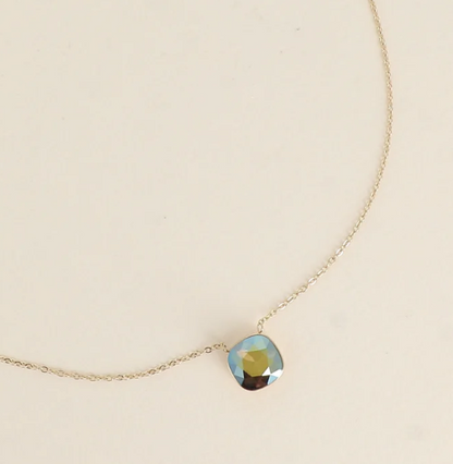 Précommande Collier avec pendentif carré en cristal de Swarovski BEA