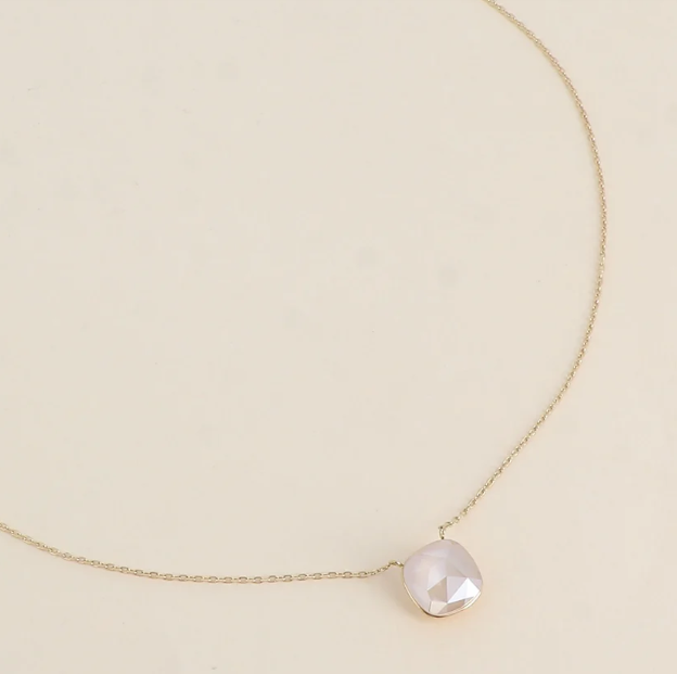 Précommande Collier avec pendentif carré en cristal de Swarovski BEA