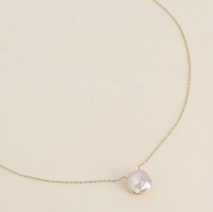 Précommande Collier avec pendentif carré en cristal de Swarovski BEA