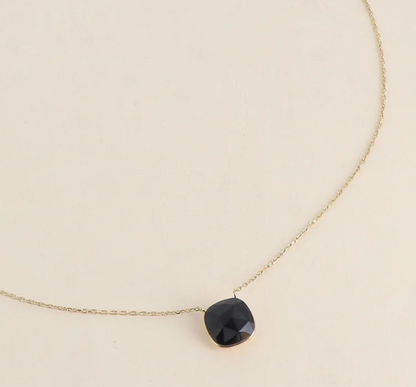 Précommande Collier avec pendentif carré en cristal de Swarovski BEA