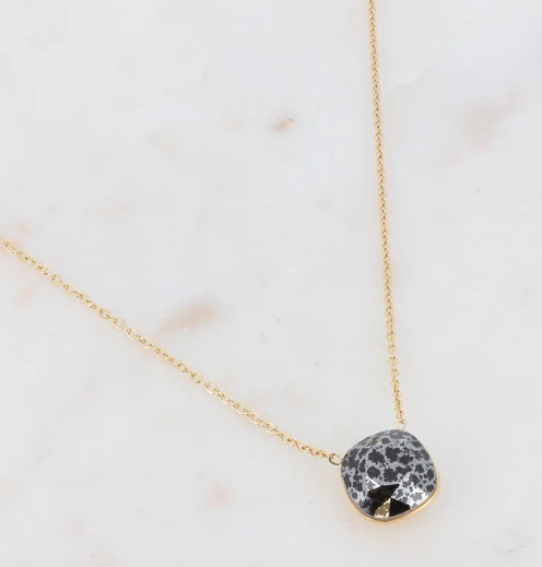 Précommande Collier avec pendentif carré en cristal de Swarovski BEA