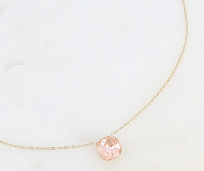 Précommande Collier avec pendentif carré en cristal de Swarovski BEA