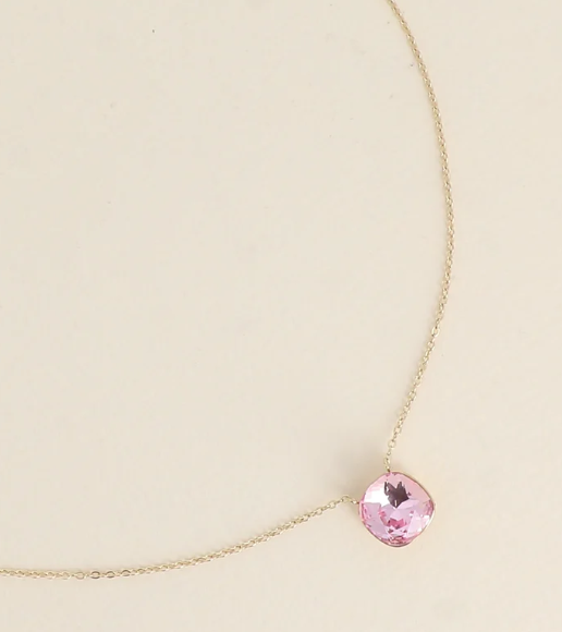 Précommande Collier avec pendentif carré en cristal de Swarovski BEA
