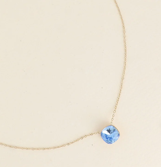Précommande Collier avec pendentif carré en cristal de Swarovski BEA