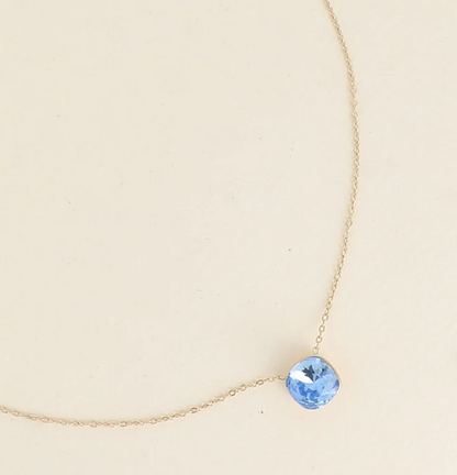 Précommande Collier avec pendentif carré en cristal de Swarovski BEA