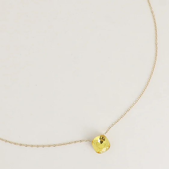 Précommande Collier avec pendentif carré en cristal de Swarovski BEA