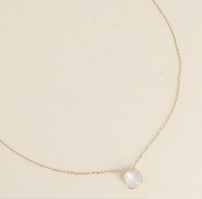 Précommande Collier avec pendentif carré en cristal de Swarovski BEA