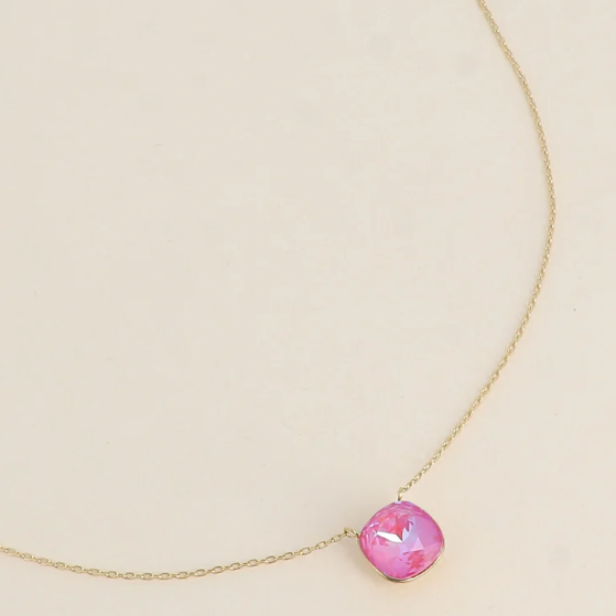 Précommande Collier avec pendentif carré en cristal de Swarovski BEA
