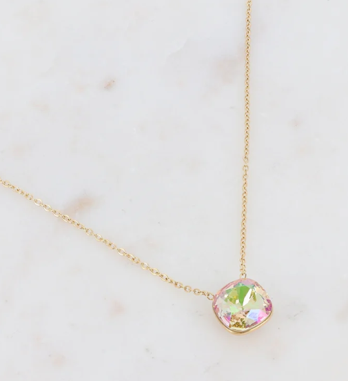 Précommande Collier avec pendentif carré en cristal de Swarovski BEA