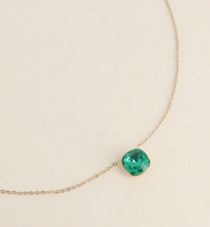 Précommande Collier avec pendentif carré en cristal de Swarovski BEA