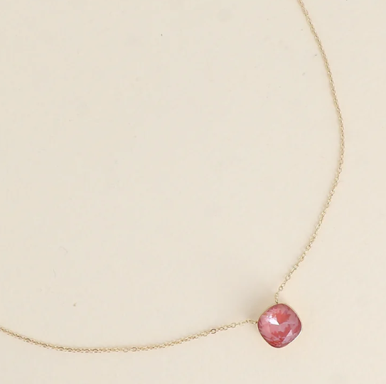 Précommande Collier avec pendentif carré en cristal de Swarovski BEA