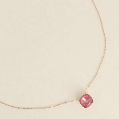 Précommande Collier avec pendentif carré en cristal de Swarovski BEA