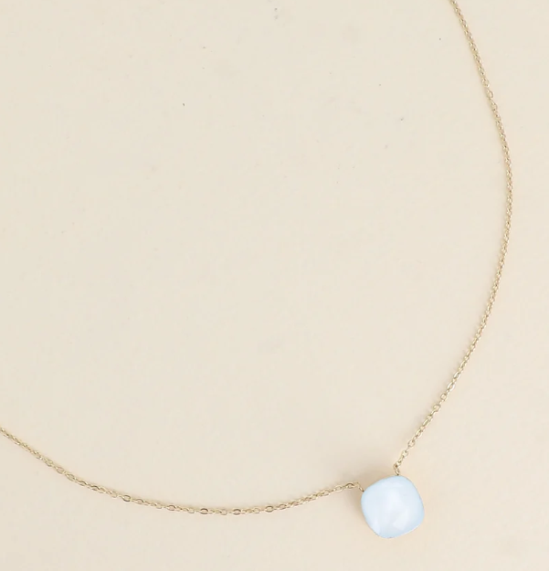 Précommande Collier avec pendentif carré en cristal de Swarovski BEA