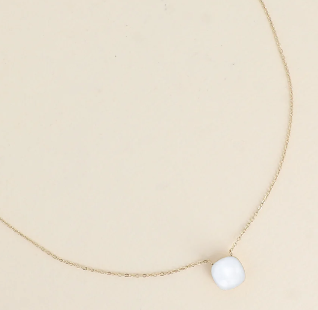 Précommande Collier avec pendentif carré en cristal de Swarovski BEA