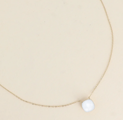 Précommande Collier avec pendentif carré en cristal de Swarovski BEA