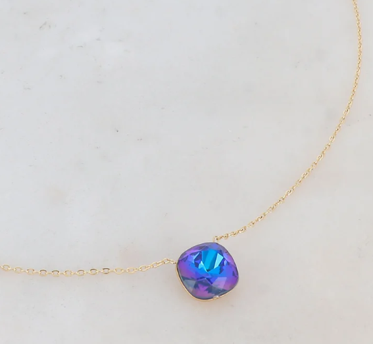 Précommande Collier avec pendentif carré en cristal de Swarovski BEA