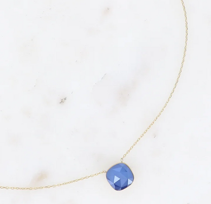 Précommande Collier avec pendentif carré en cristal de Swarovski BEA