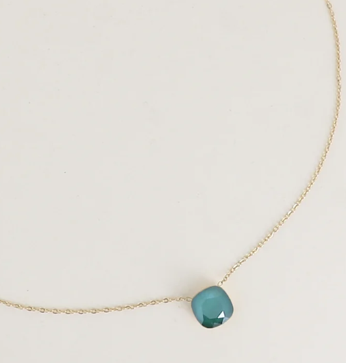 Précommande Collier avec pendentif carré en cristal de Swarovski BEA