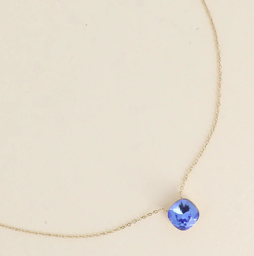 Précommande Collier avec pendentif carré en cristal de Swarovski BEA