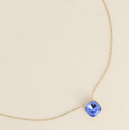 Précommande Collier avec pendentif carré en cristal de Swarovski BEA