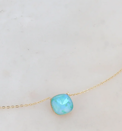 Précommande Collier avec pendentif carré en cristal de Swarovski BEA