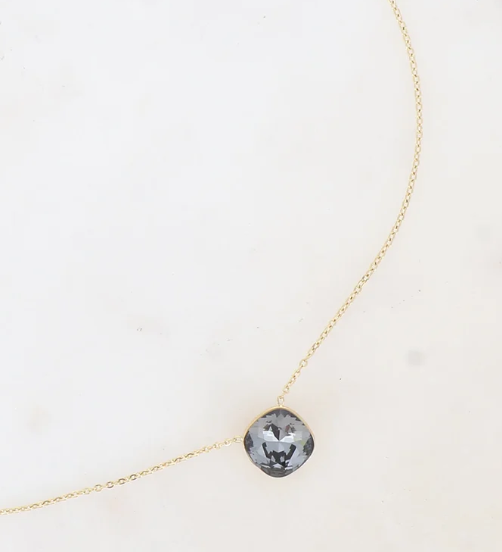 Précommande Collier avec pendentif carré en cristal de Swarovski BEA