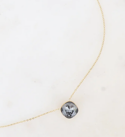 Précommande Collier avec pendentif carré en cristal de Swarovski BEA
