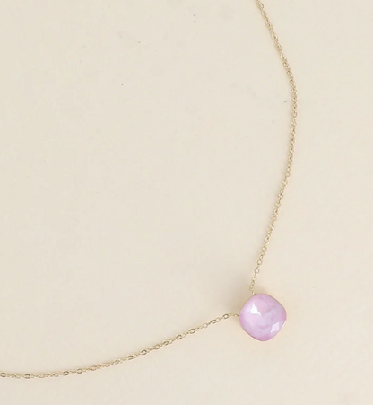 Précommande Collier avec pendentif carré en cristal de Swarovski BEA