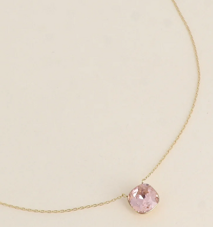 Précommande Collier avec pendentif carré en cristal de Swarovski BEA
