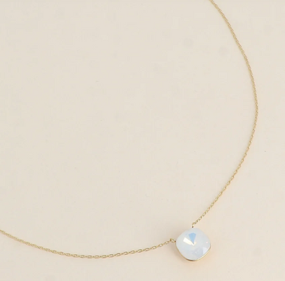 Précommande Collier avec pendentif carré en cristal de Swarovski BEA